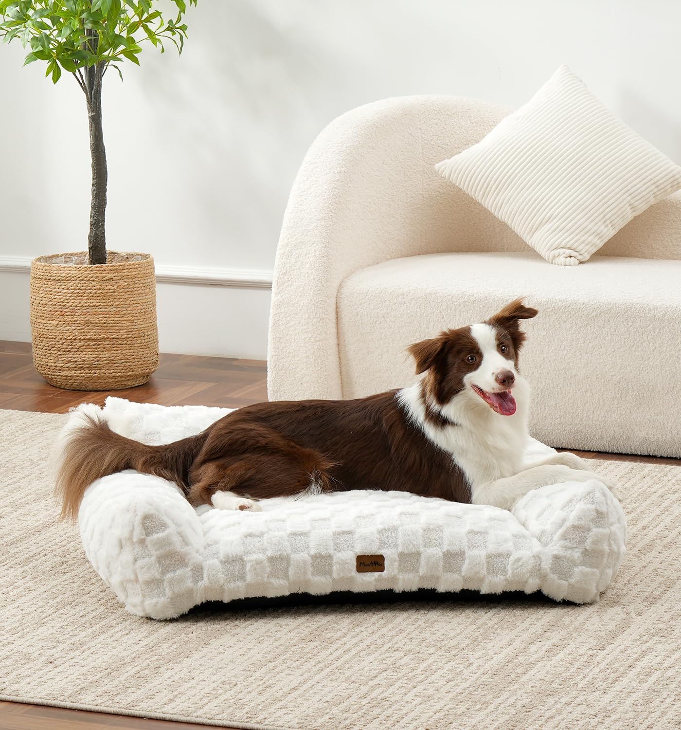 Made4Pets Dog Couch Bed, Soft Faux Fur Checkered Pet Sofa, Comfortable Fluffy Dog Sofa with Supportive Foam, Removable Washable Cover with Non-Slip Base, White, Large